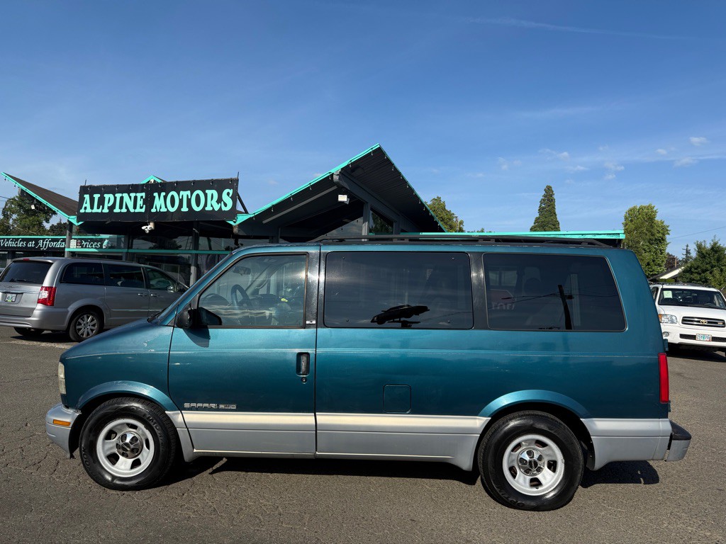 1998 GMC Safari Image 2