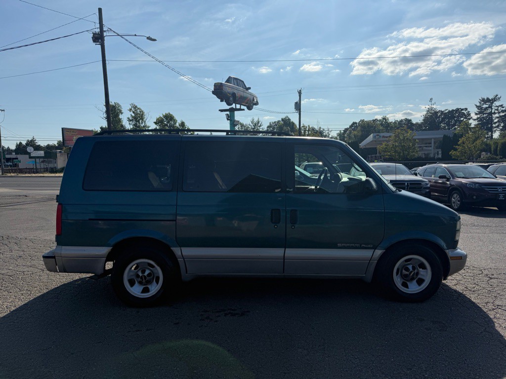 1998 GMC Safari Image 7