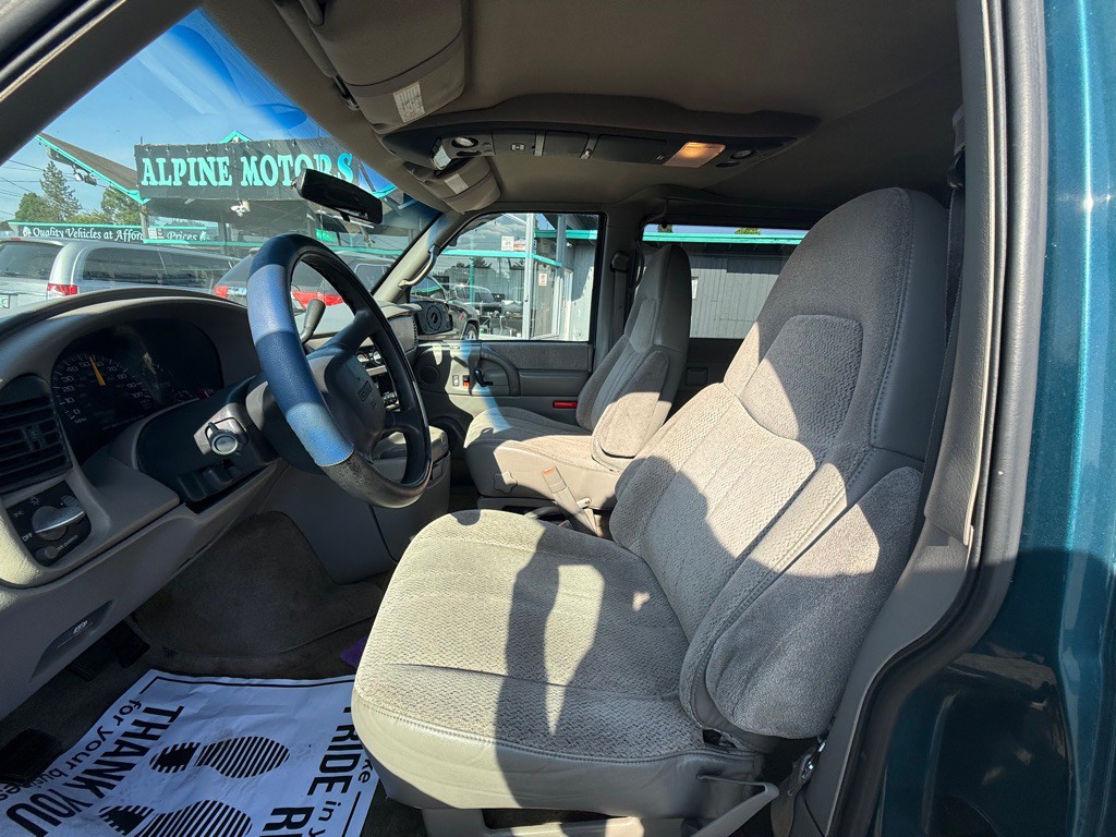 1998 GMC Safari Image 10