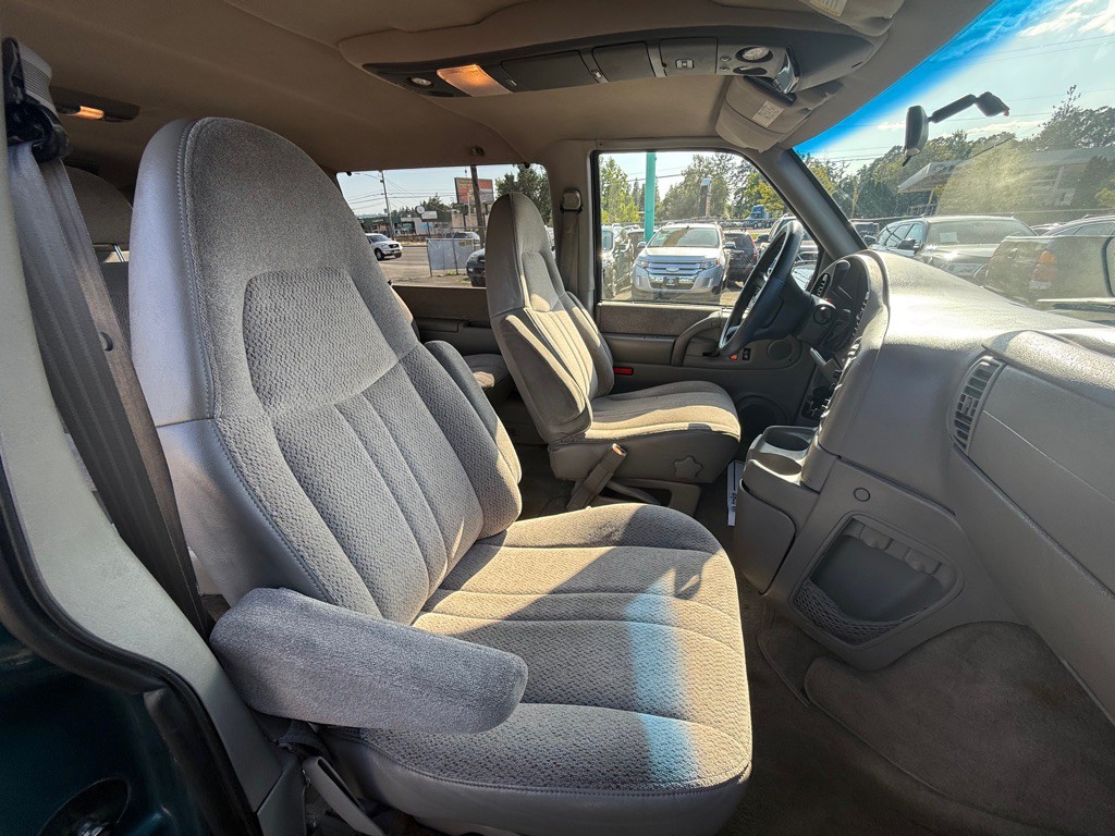 1998 GMC Safari Image 14