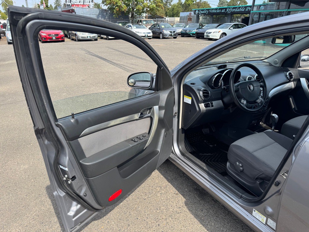 2009 Pontiac G3 Image 8