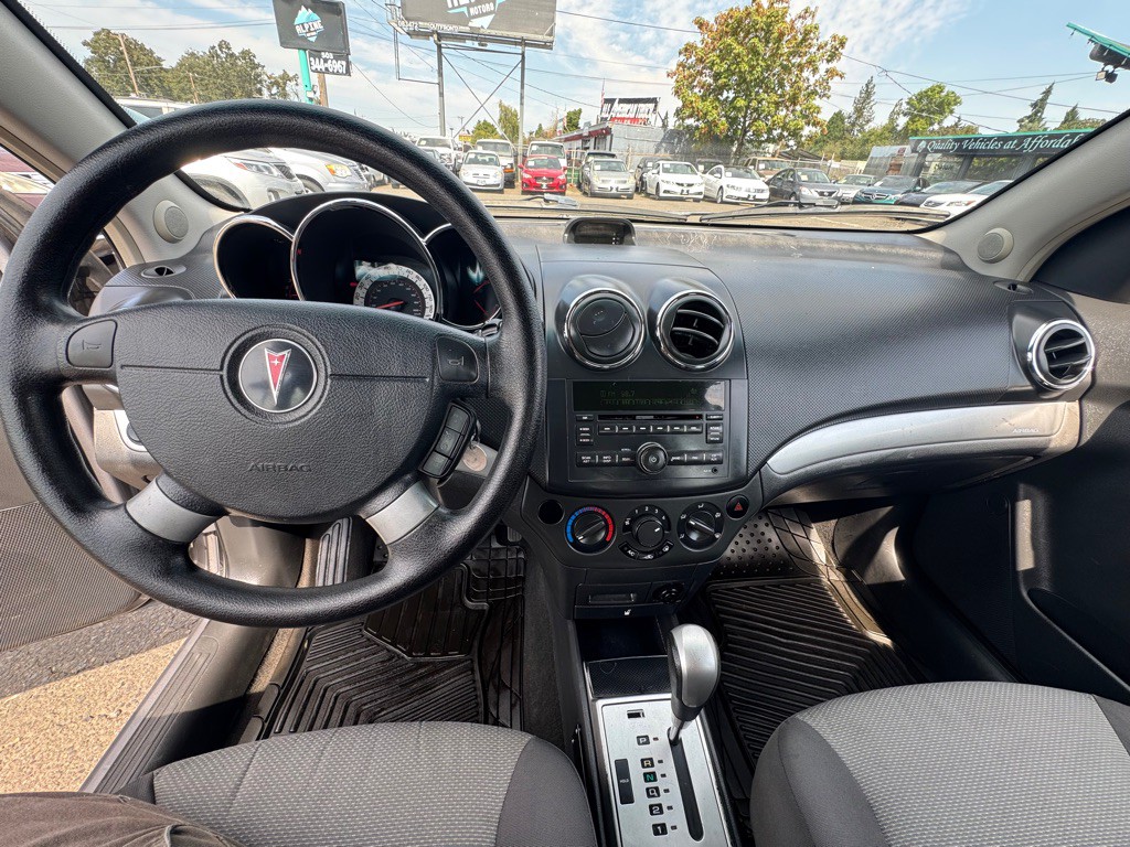 2009 Pontiac G3 Image 10