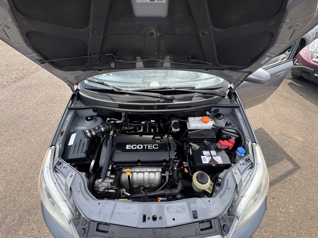 2009 Pontiac G3 Image 13