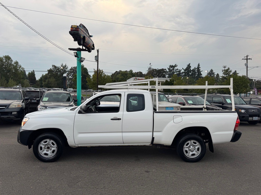 2015 Toyota Tacoma Image 2