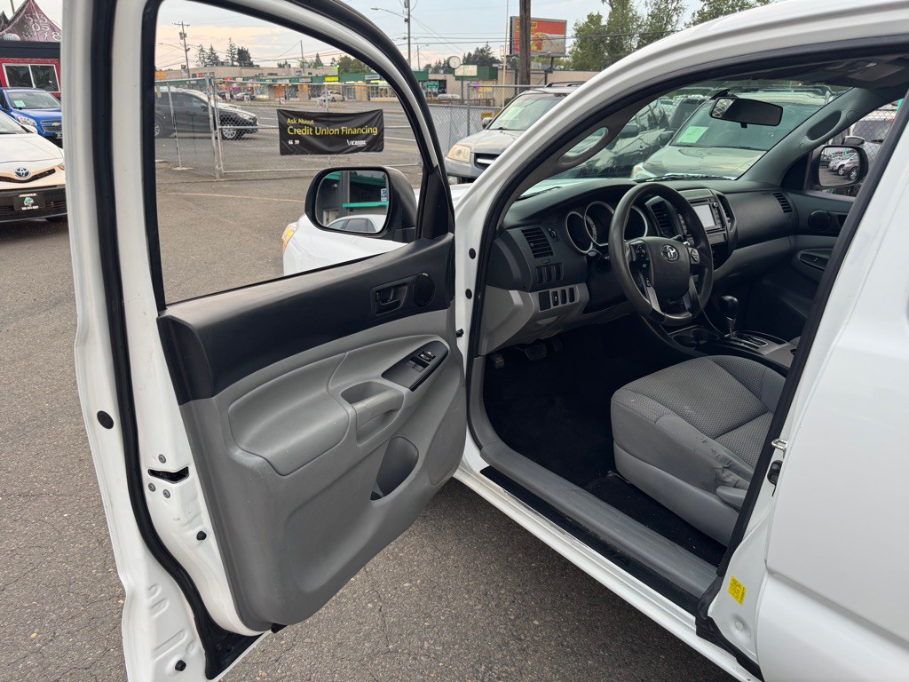 2015 Toyota Tacoma Image 9
