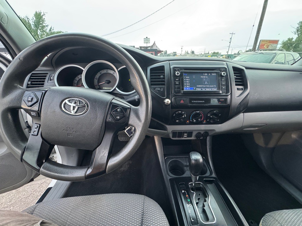 2015 Toyota Tacoma Image 12