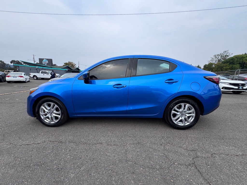 2018 Toyota Yaris Image 2