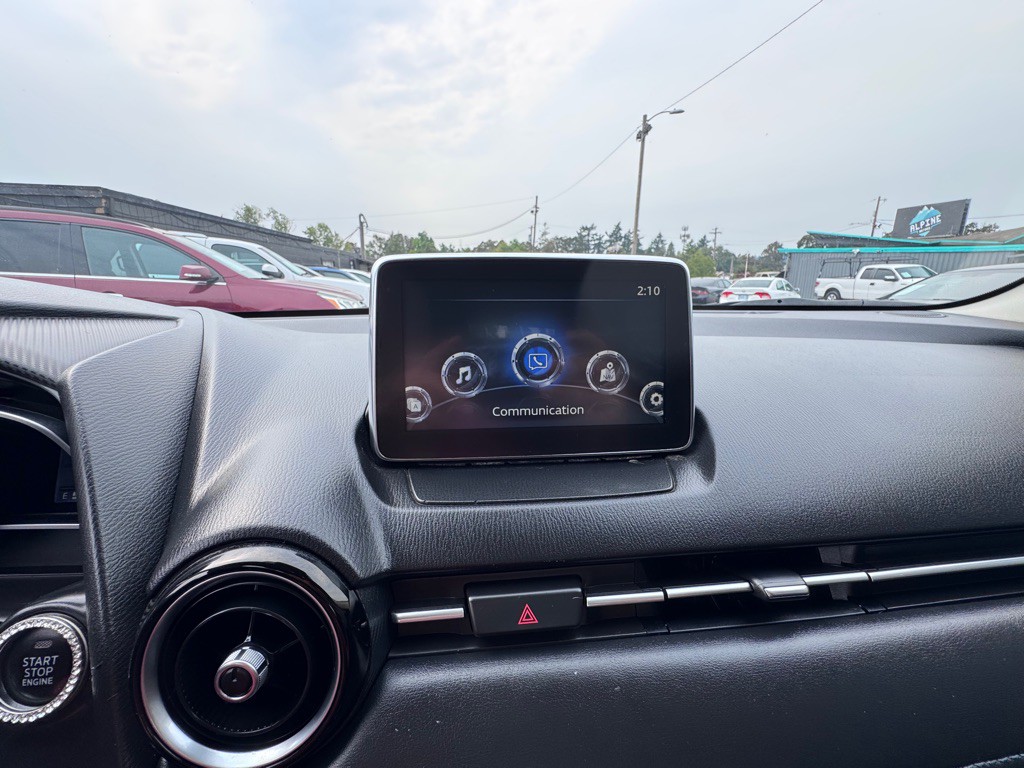 2018 Toyota Yaris Image 16