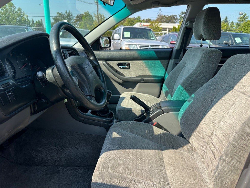 2001 Subaru Legacy Image 8
