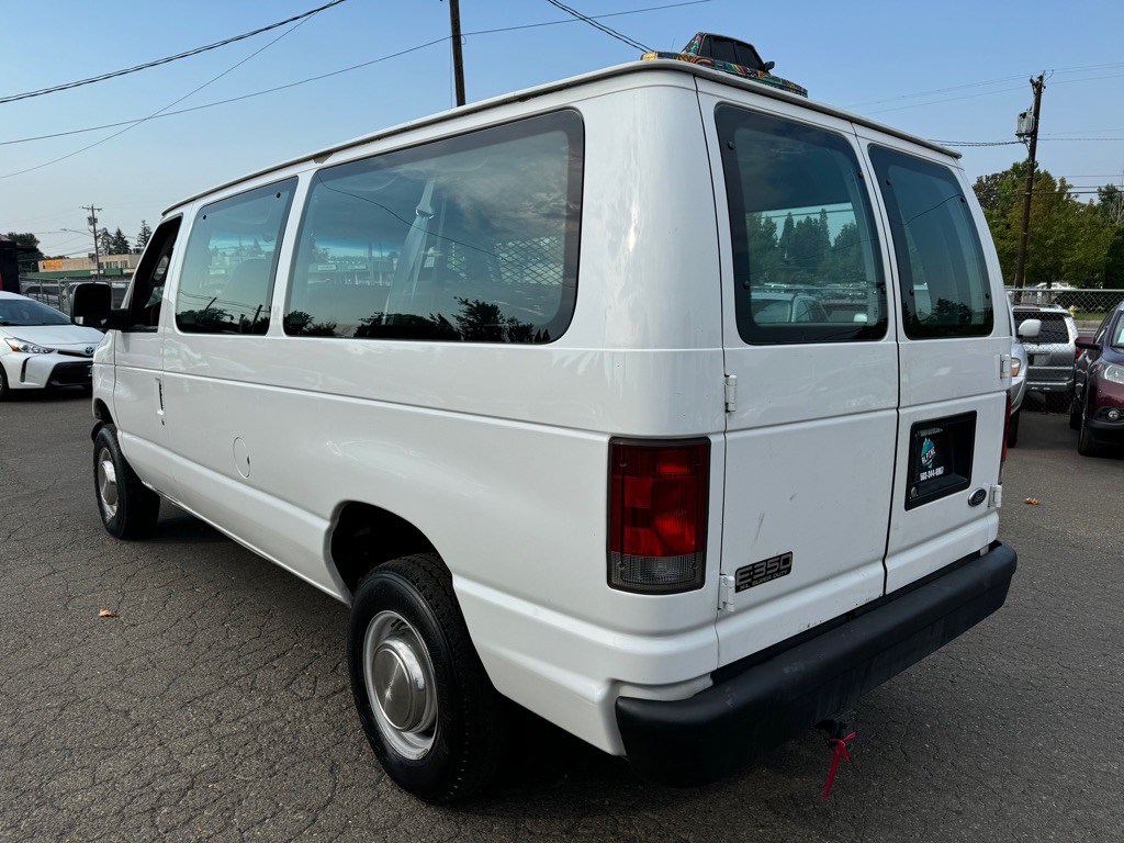 2003 Ford Econoline Image 2