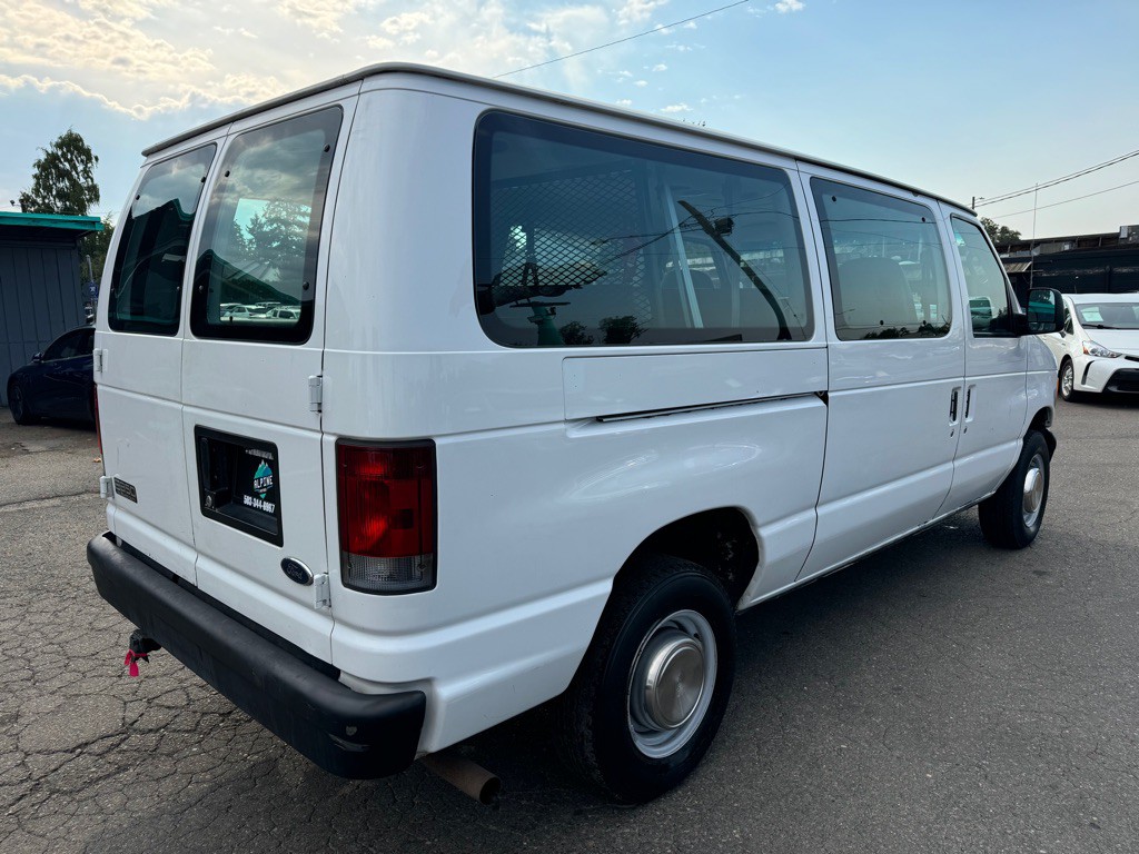 2003 Ford Econoline Image 3