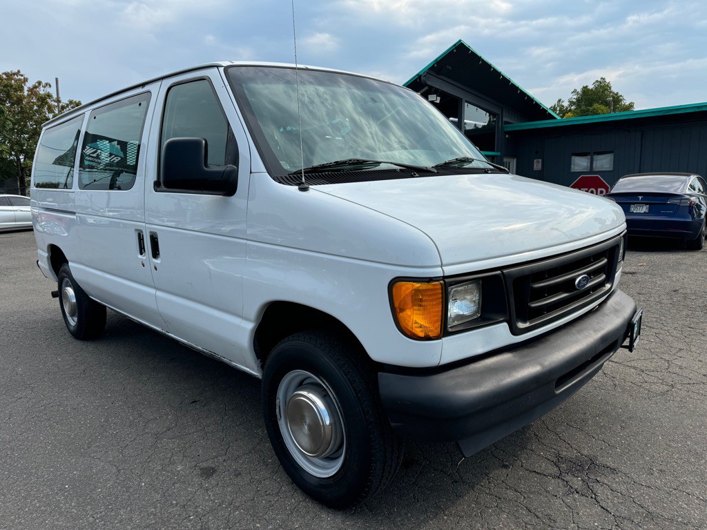 2003 Ford Econoline Image 4