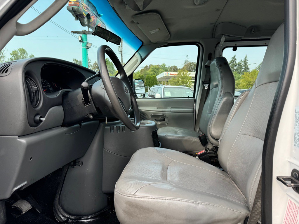 2003 Ford Econoline Image 5