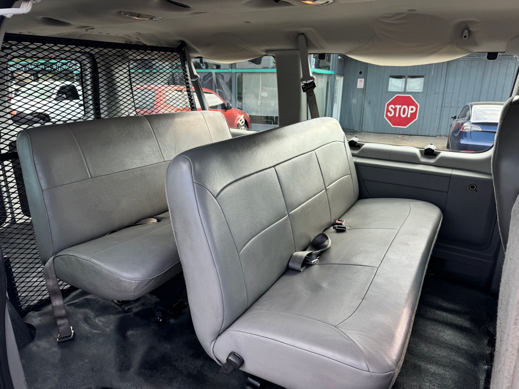 2003 Ford Econoline Image 6