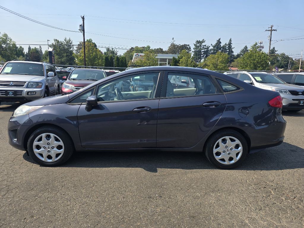 2012 Ford Fiesta Image 2