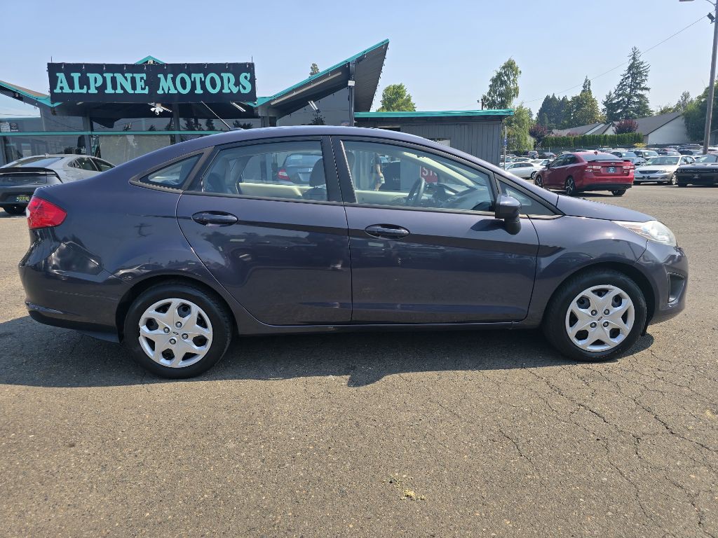 2012 Ford Fiesta Image 6