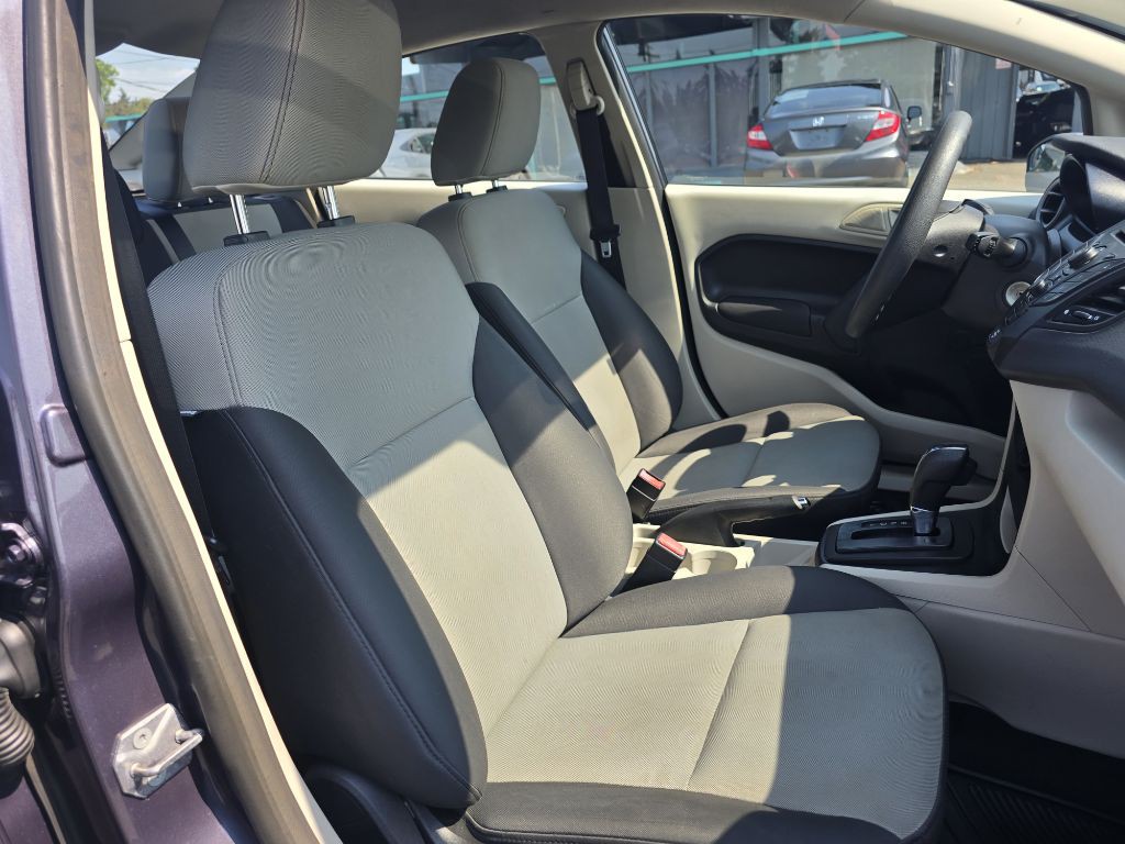 2012 Ford Fiesta Image 10
