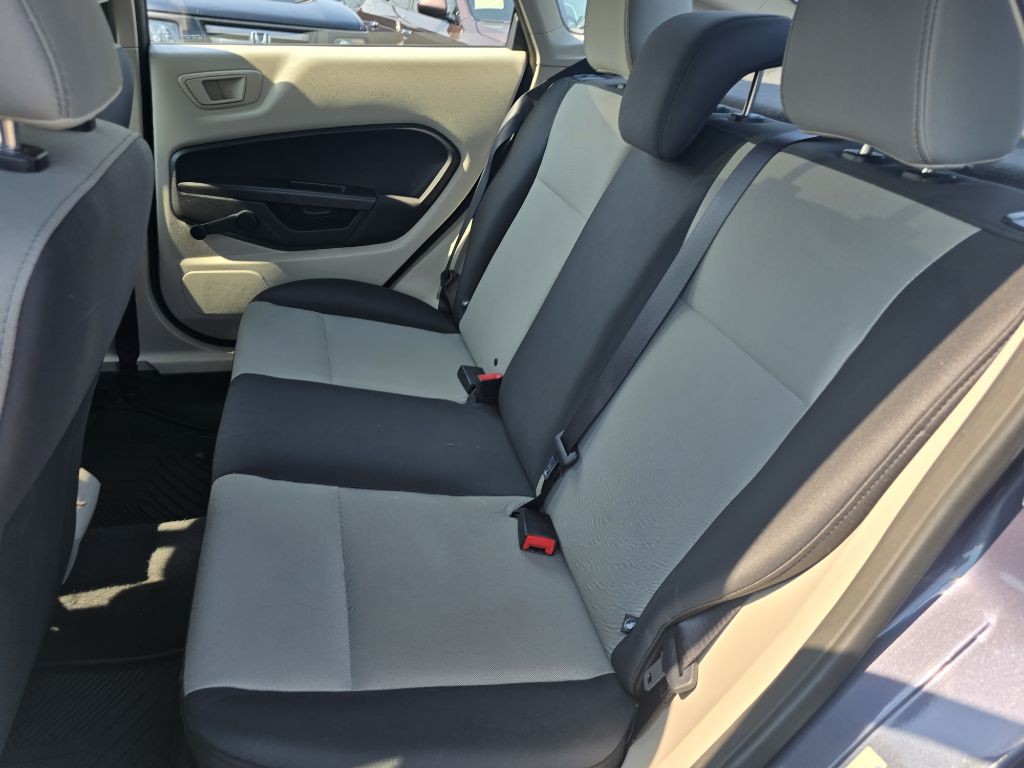 2012 Ford Fiesta Image 13