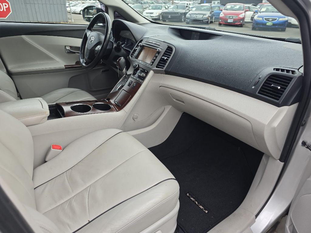 2009 Toyota Venza Image 12