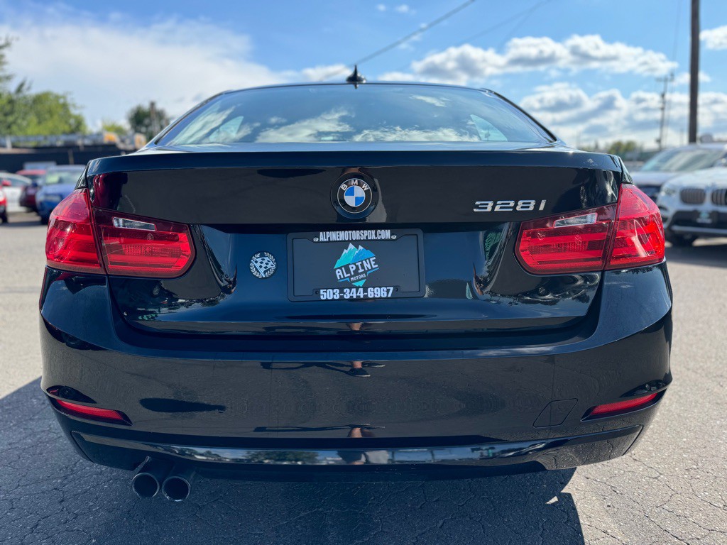 2013 BMW 3 Series Image 3