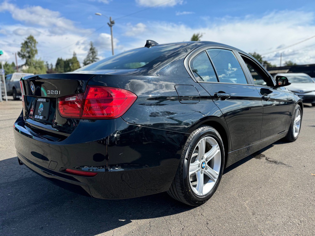 2013 BMW 3 Series Image 4