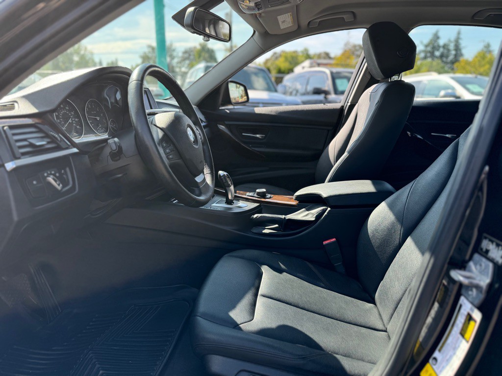 2013 BMW 3 Series Image 7