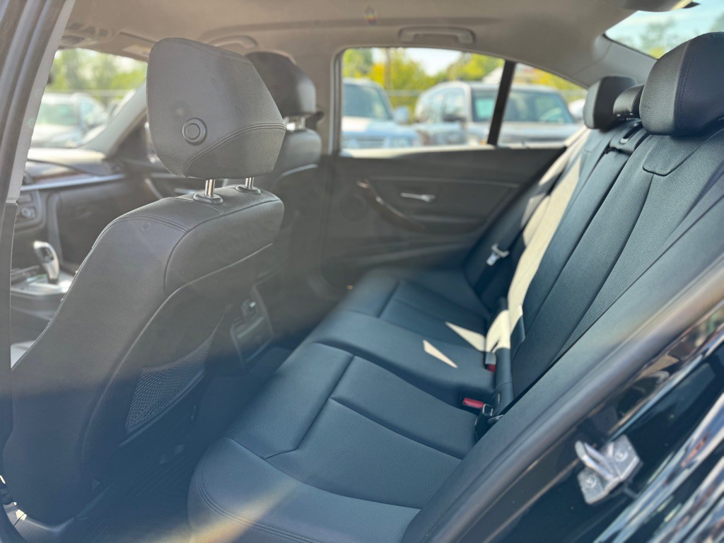 2013 BMW 3 Series Image 8