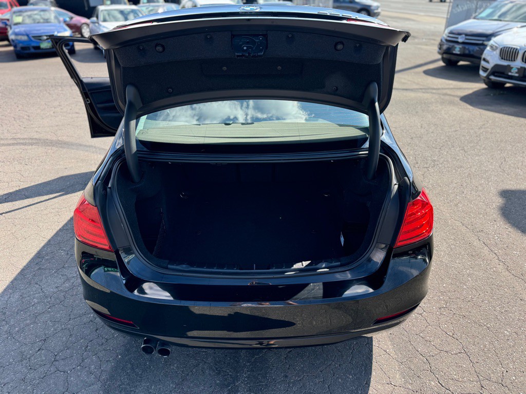 2013 BMW 3 Series Image 10