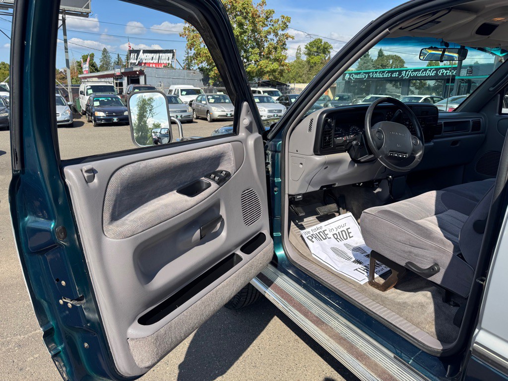 1995 Dodge Ram 2500 Image 9