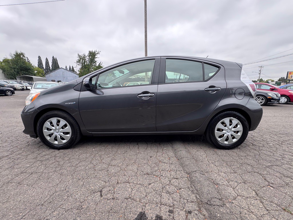 2012 Toyota Prius Image 2