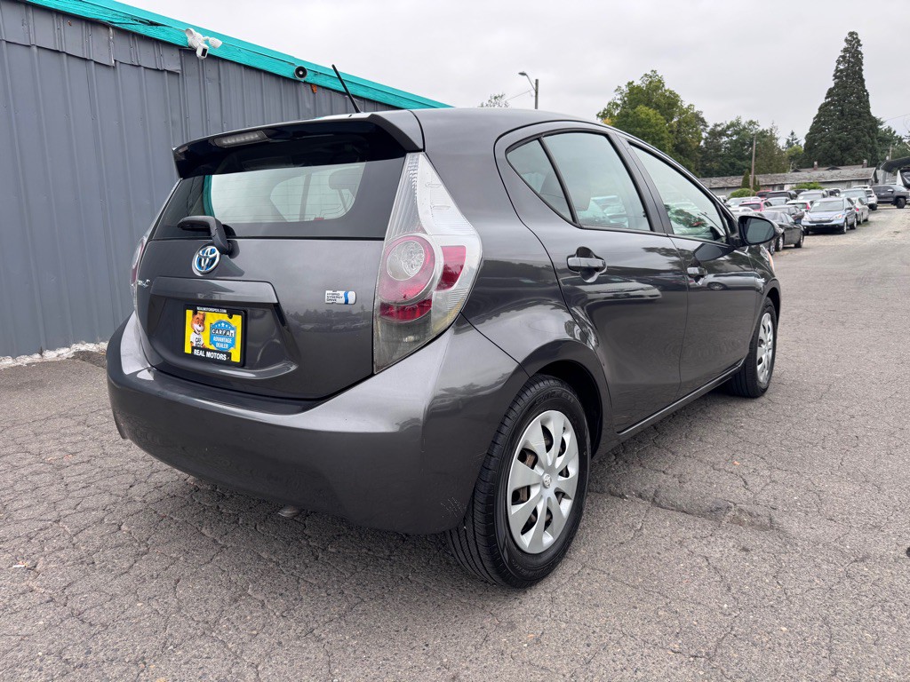 2012 Toyota Prius Image 5