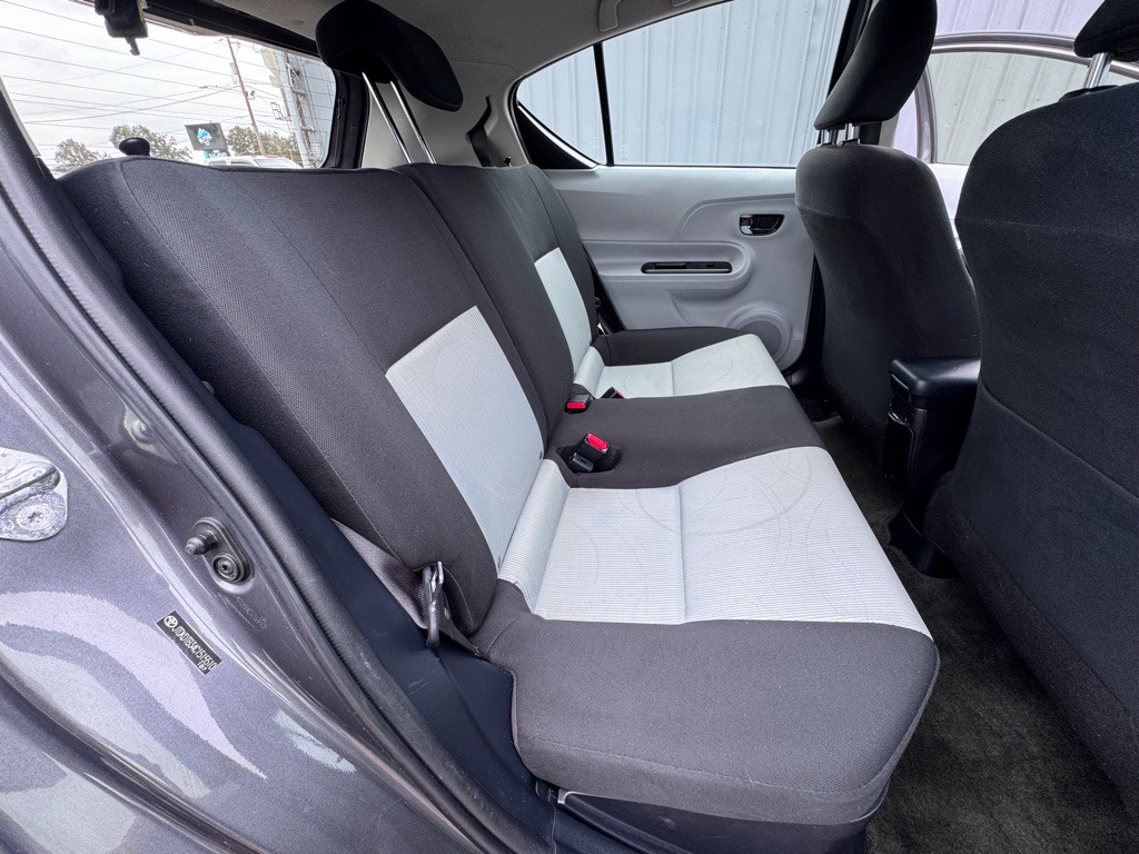 2012 Toyota Prius Image 12