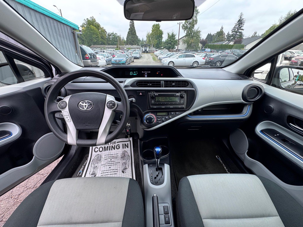 2012 Toyota Prius Image 13