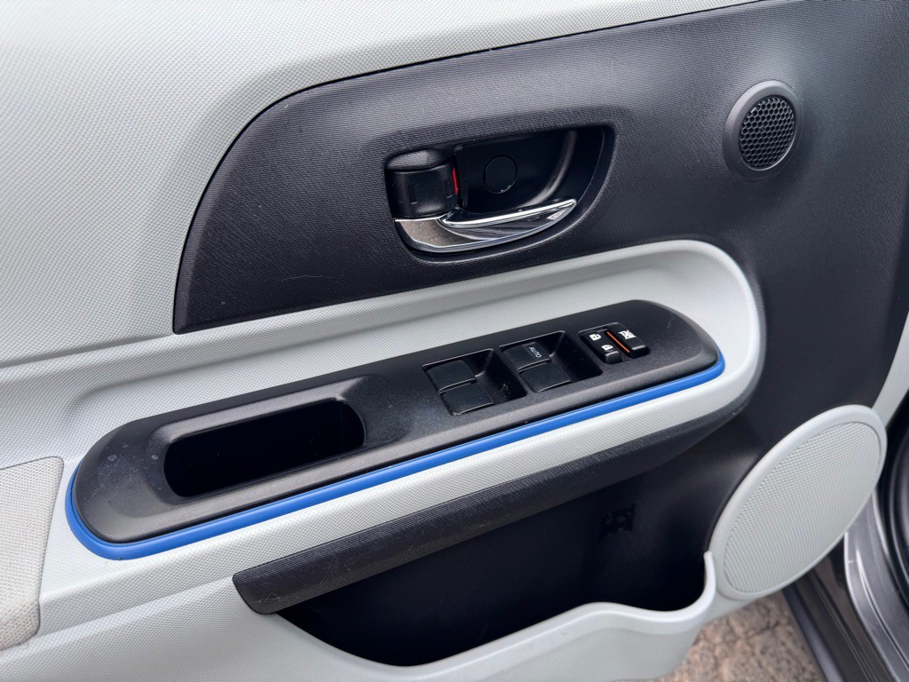 2012 Toyota Prius Image 14
