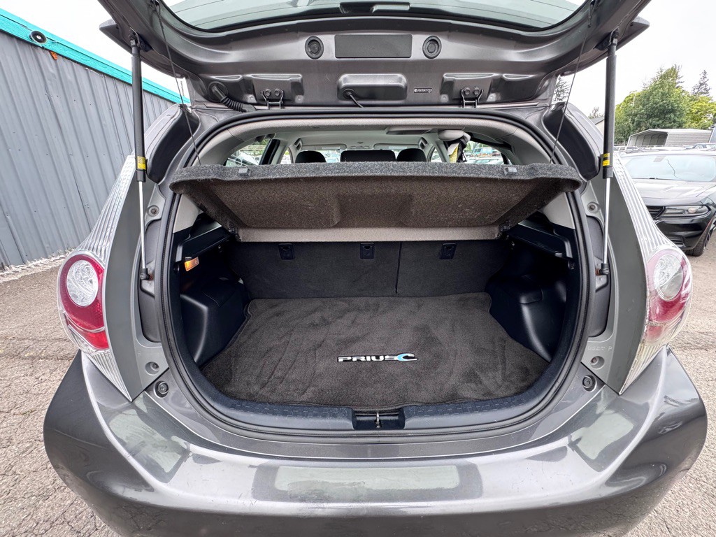 2012 Toyota Prius Image 15
