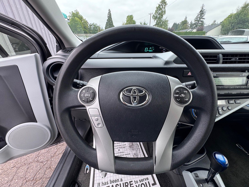 2012 Toyota Prius Image 16