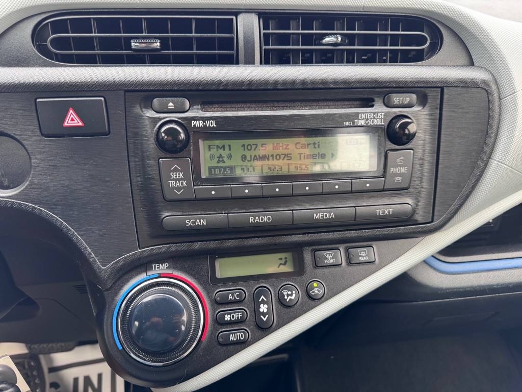 2012 Toyota Prius Image 18