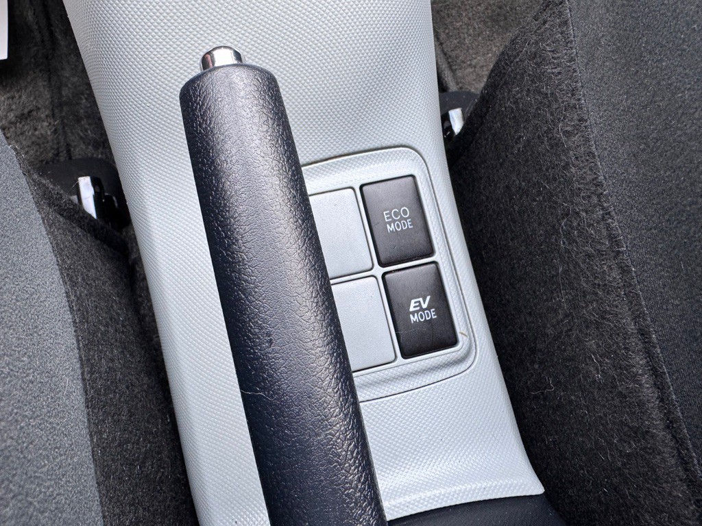 2012 Toyota Prius Image 20