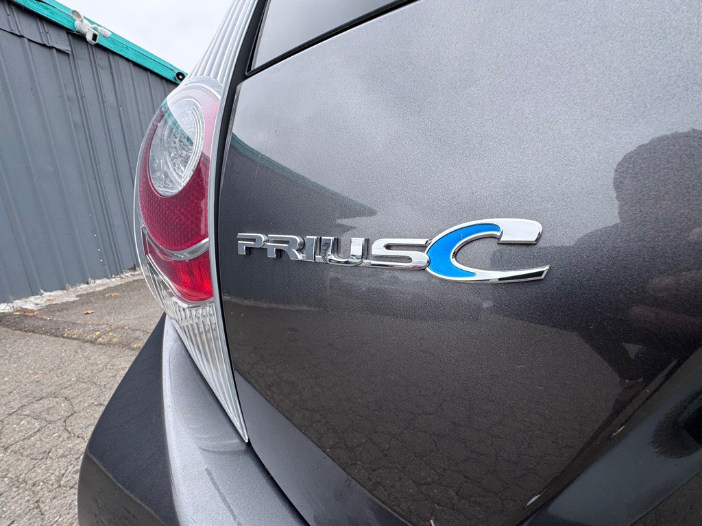 2012 Toyota Prius Image 24