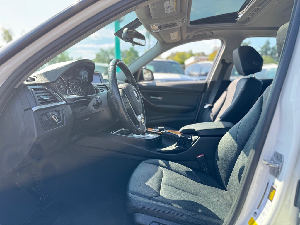 2015 BMW 3 Series Image 7