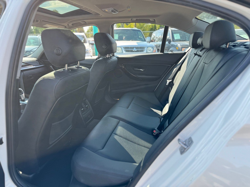 2015 BMW 3 Series Image 8