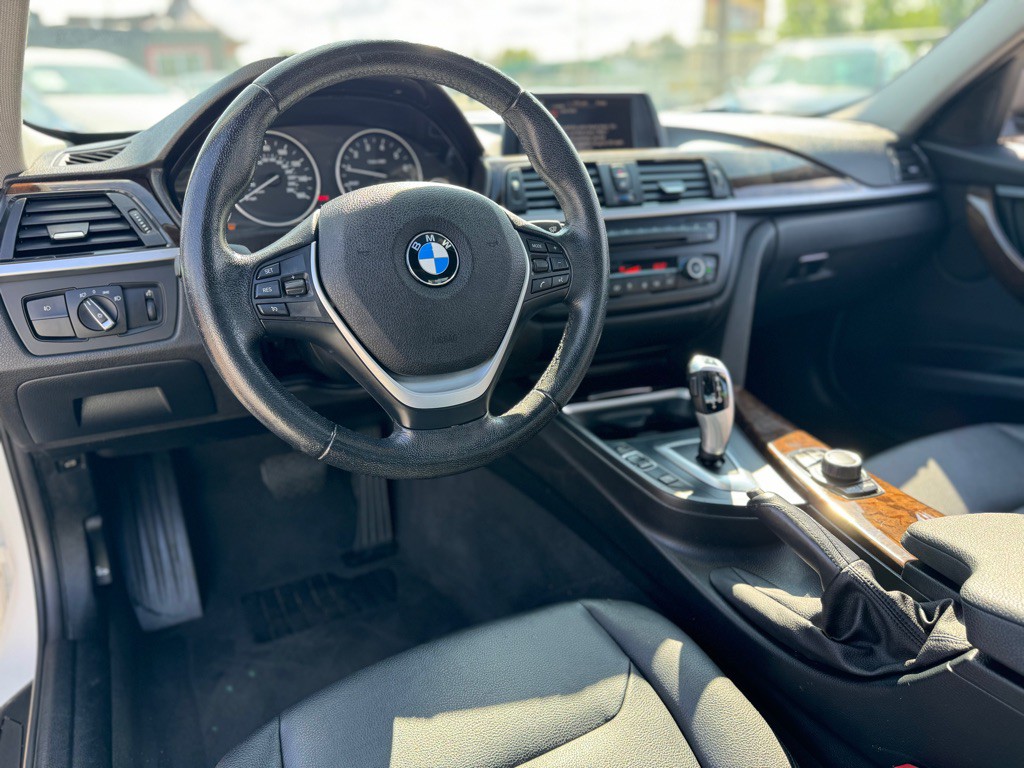 2015 BMW 3 Series Image 9