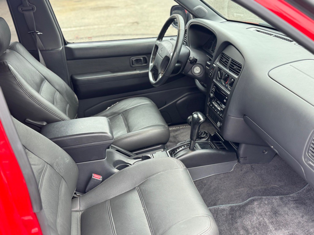 2000 Nissan Pathfinder Image 11