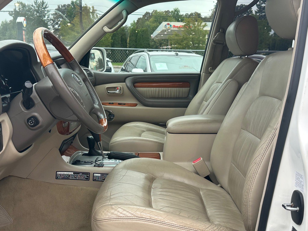 2006 Lexus LX Image 7