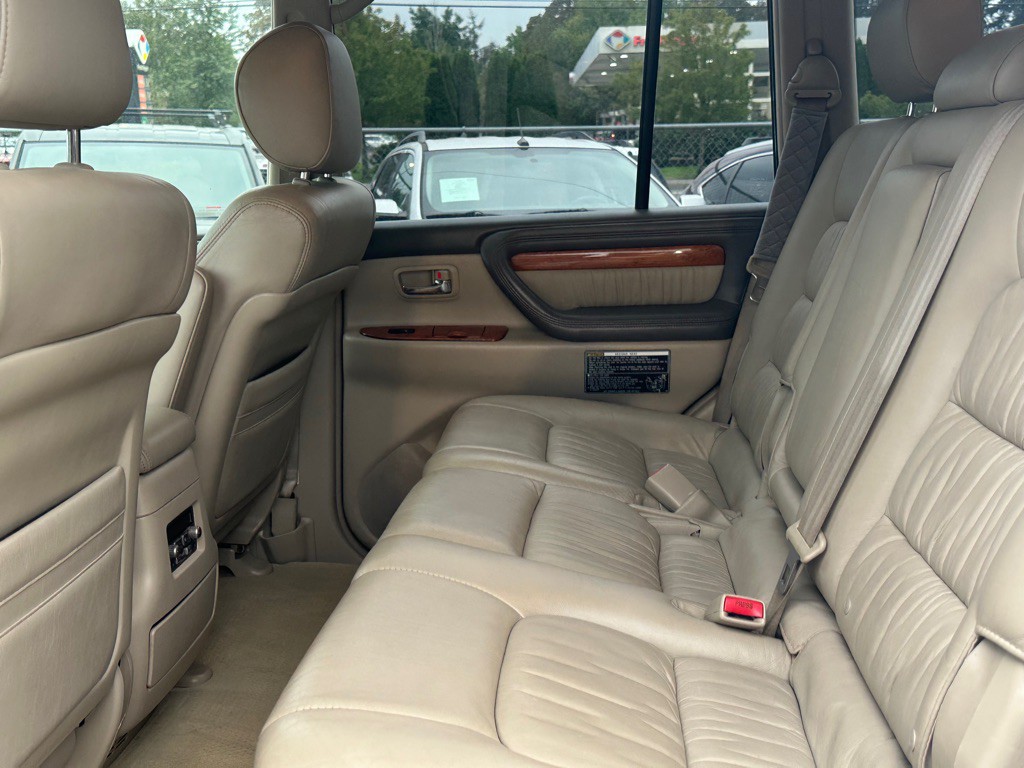 2006 Lexus LX Image 8