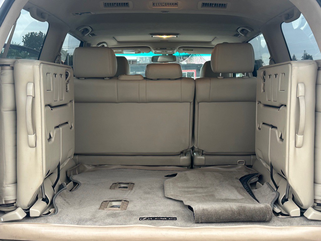 2006 Lexus LX Image 10