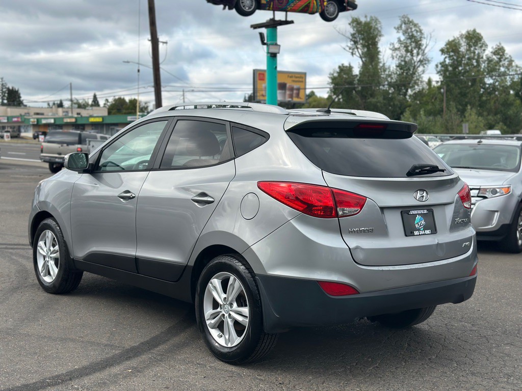 2013 Hyundai Tucson Image 2