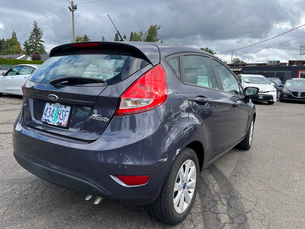 2012 Ford Fiesta Image 5