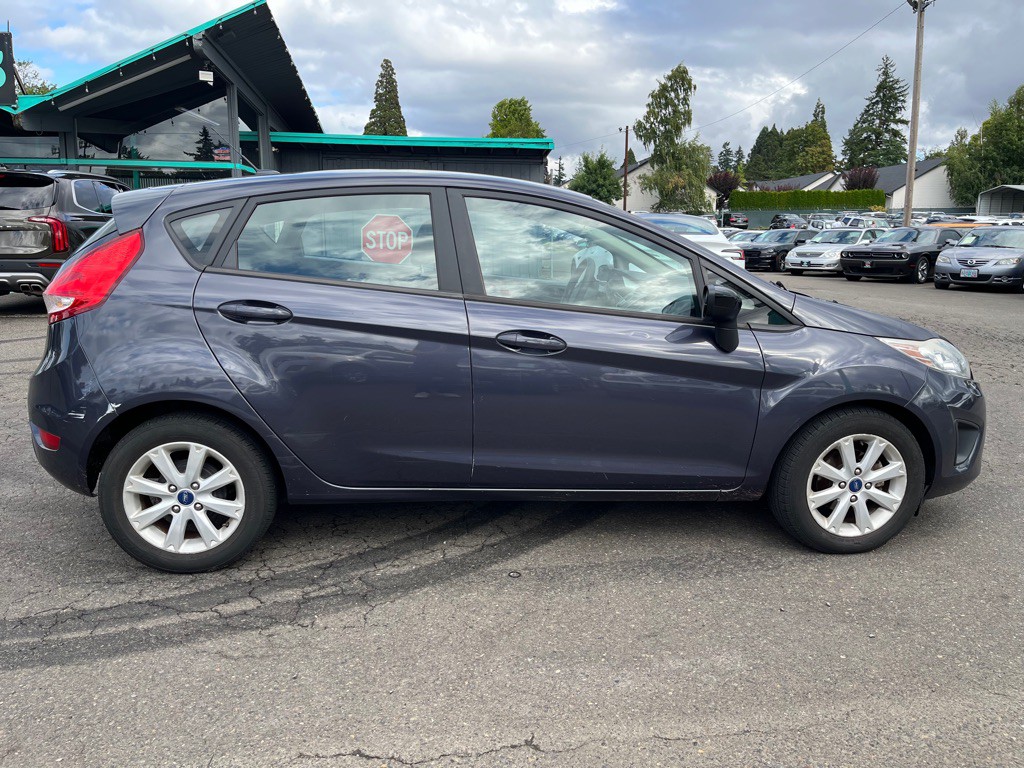 2012 Ford Fiesta Image 6