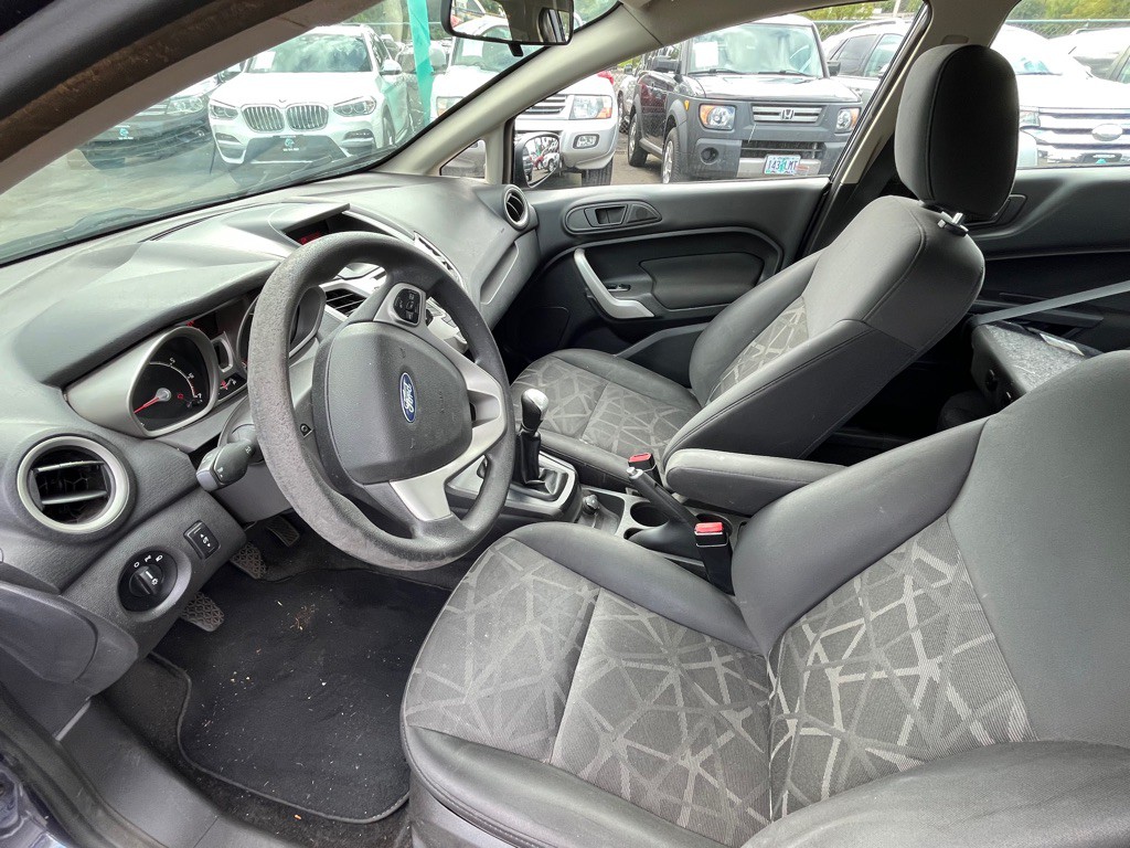 2012 Ford Fiesta Image 9